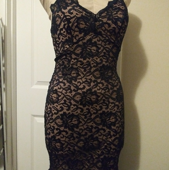 Woman's clothing - Picture 2 of 2
